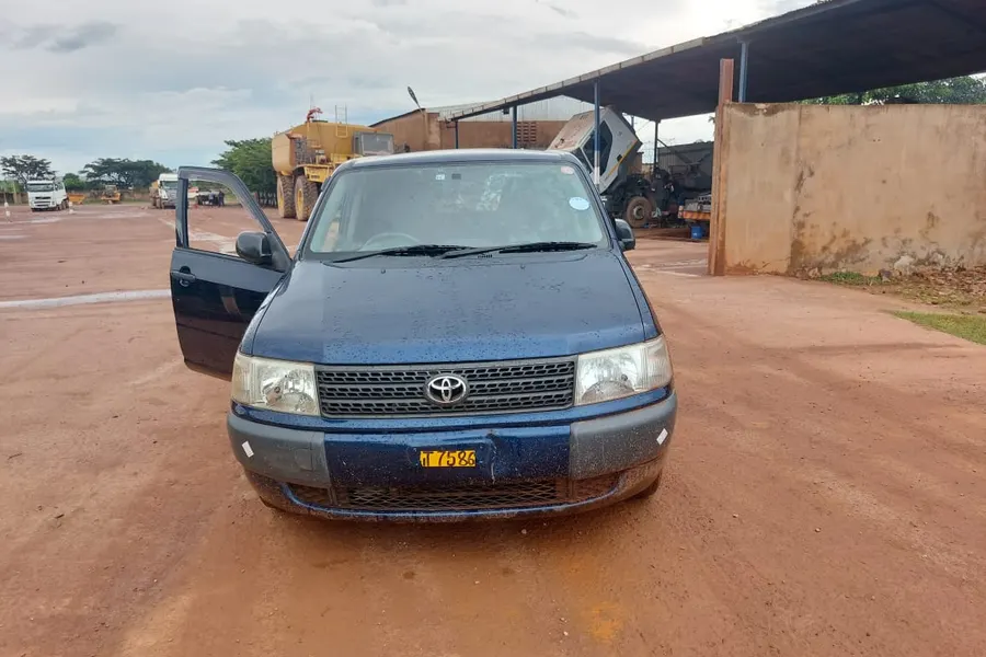 Véhicule importé, réceptionné sur parc à Lubumbashi